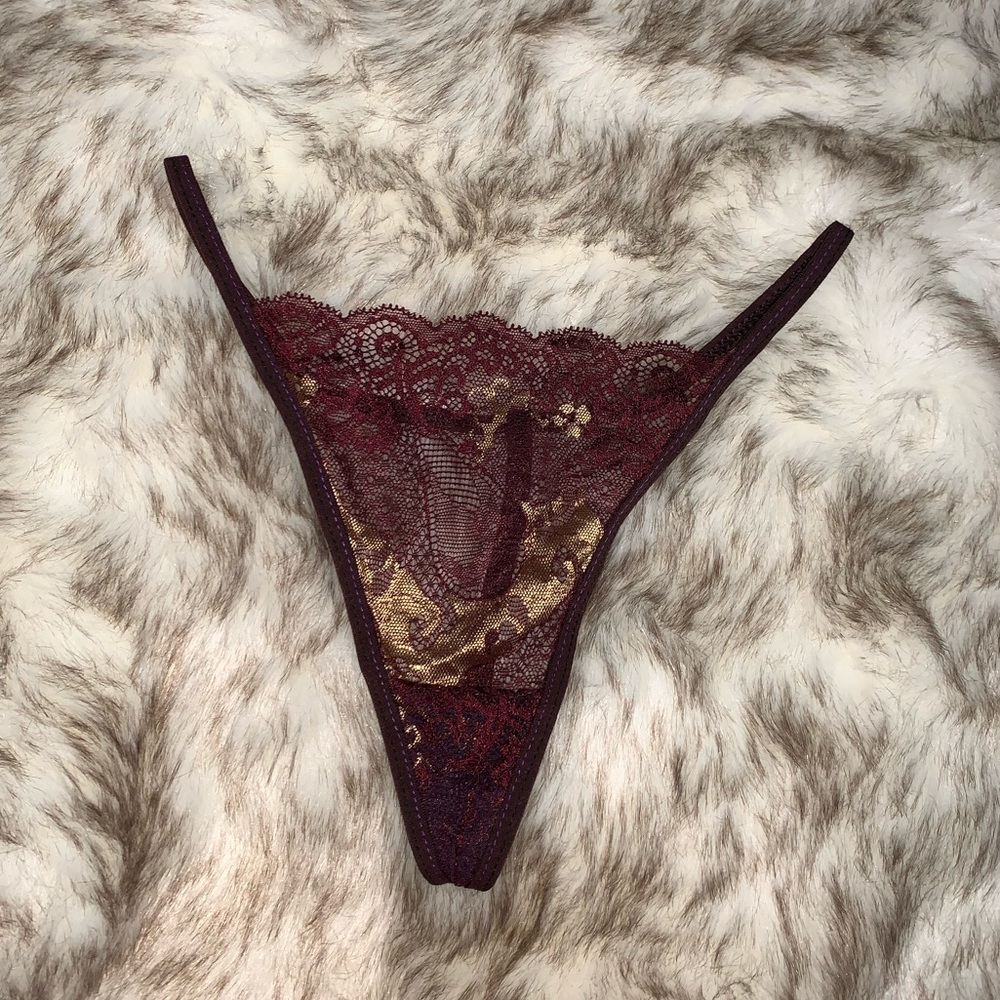 3/$15 Maroon V- String Panties🍇